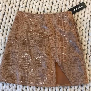 Tan Snakeskin skirt from MOTEL✨